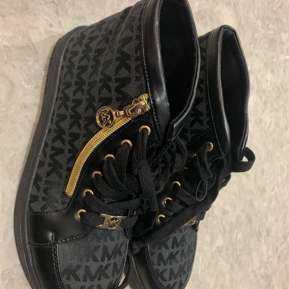 Michael Kors size 4 kids
